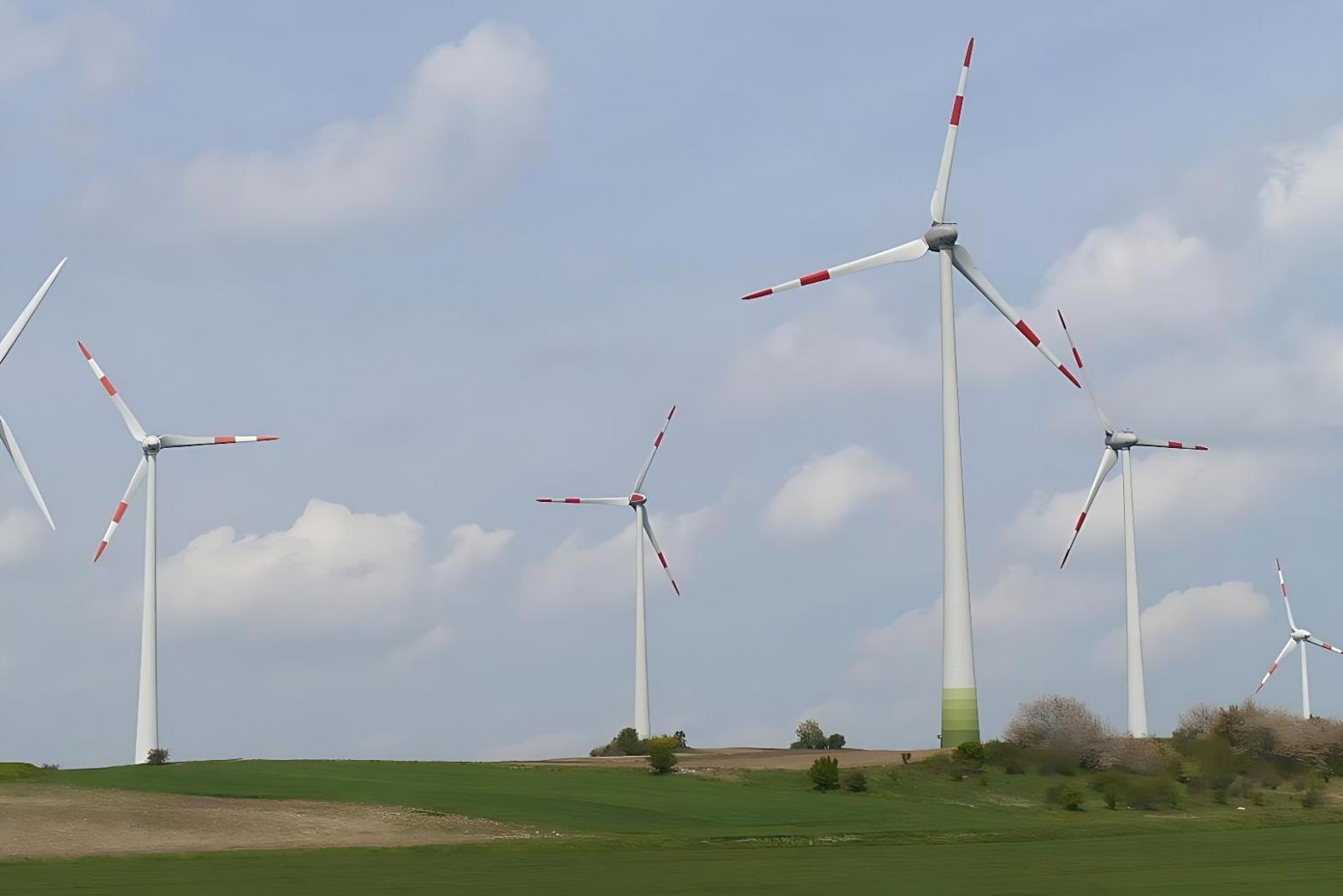 Installation de système éolien moderne